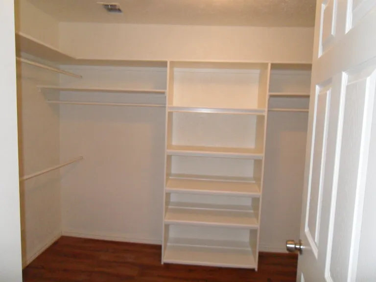 608 Charles Ave — Photo 17