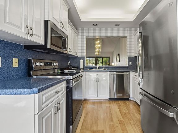 3rd image of 5121 Oak Hill Lane #423