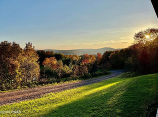 28 Mansfield Rd, Equinunk, PA 18417