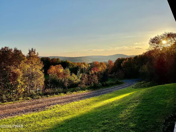 28 Mansfield Rd, Equinunk, PA 18417