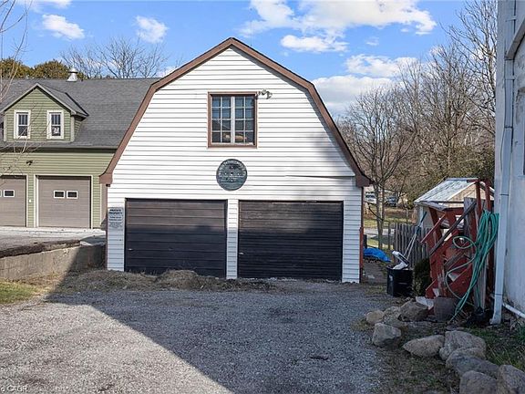 3rd image of 1513 Old Brock St