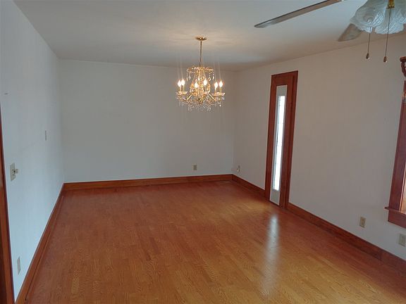 2nd image of 205 4th Ave NW