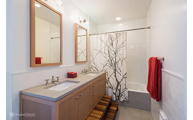 Sold by Douglas Elliman | media 24