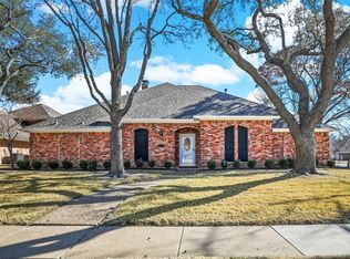 1302 Camelot Ln, Rowlett, TX 75088