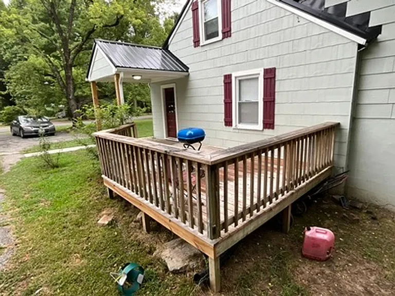226 Fairgrounds Rd — Photo 4