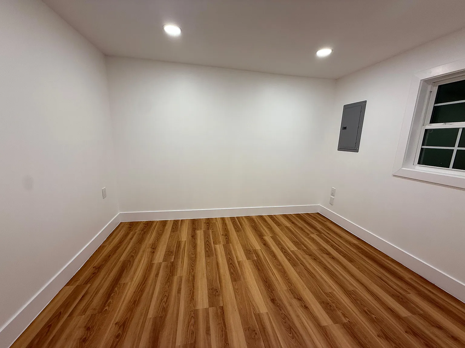 W 14th St, Deer Park — Photo 4