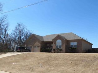 817 Dianne Ct W, Dyersburg, TN 38024