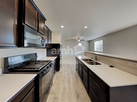 3rd image of 18955 Lipoma Ave E