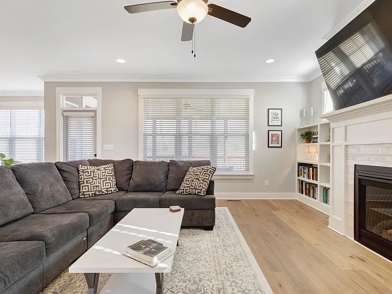 6209 Morning Glory Dr — Photo 12