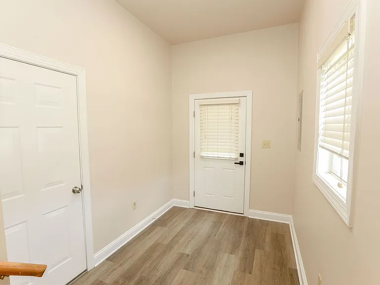 179 Herman Melville Ave — Photo 44
