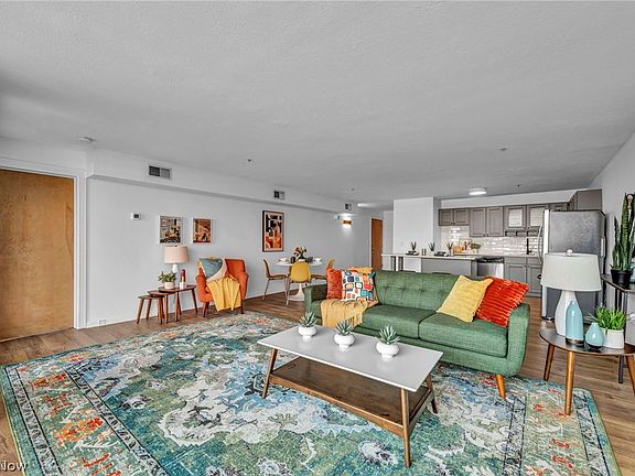 5th image of 2222 Detroit Ave APT 413
