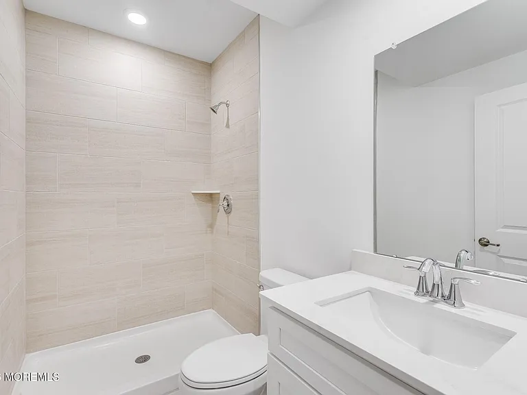 160 Woolley Ct — Photo 14
