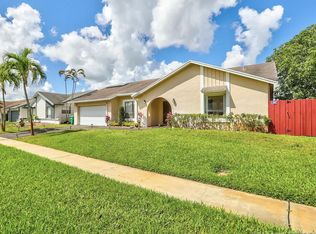 7449 NW 48th St, Lauderhill, FL 33319