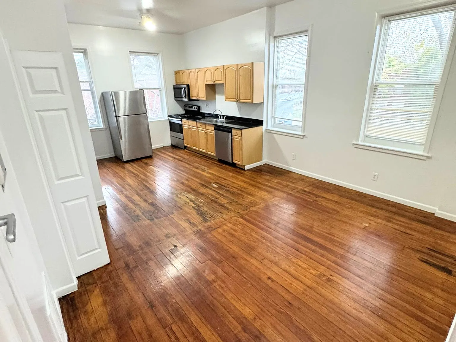 2 bed, 900 sqft, $1,200 — Photo 1