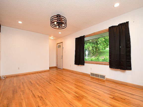 3rd image of 109 Lawton Ter