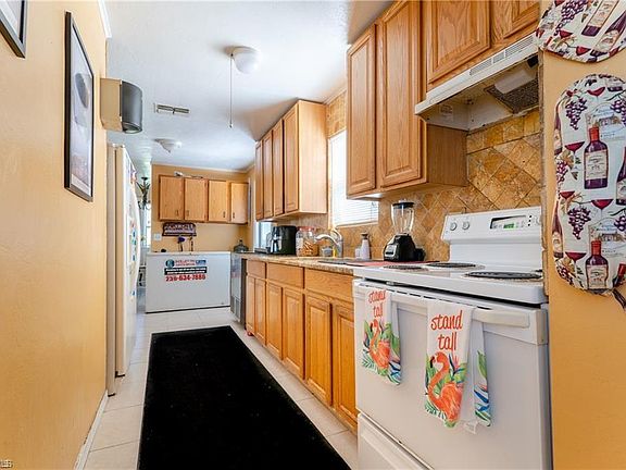 5th image of 4617 Lee BLVD