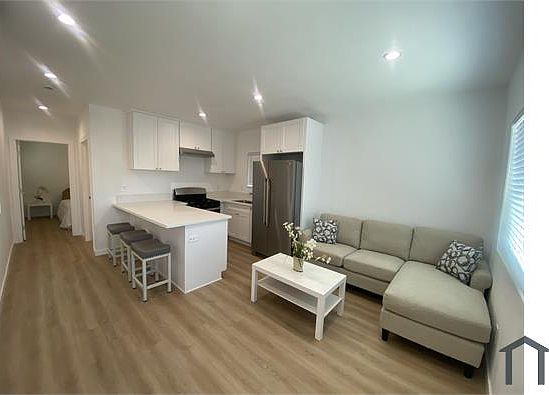 2nd image of 4061 S Budlong Ave