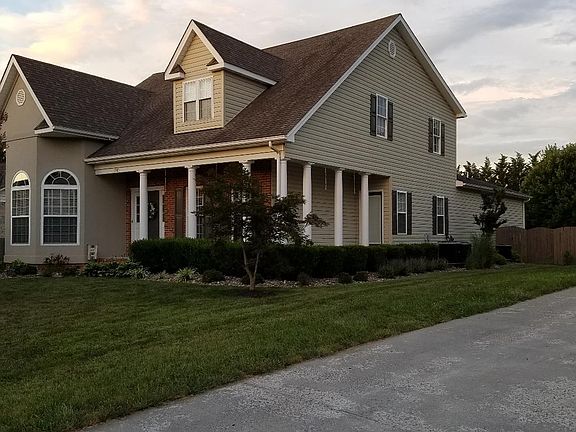 3rd image of 2840 Saratoga Dr