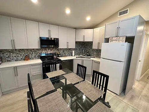 2292 S Park Ave Photo 1