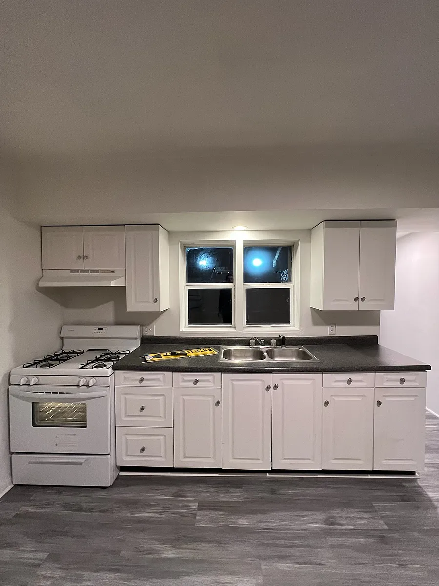 Building Photo - 113 E Barker Ave #2