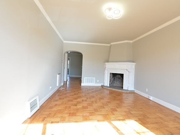 5th image of 2074 Bancroft Ave