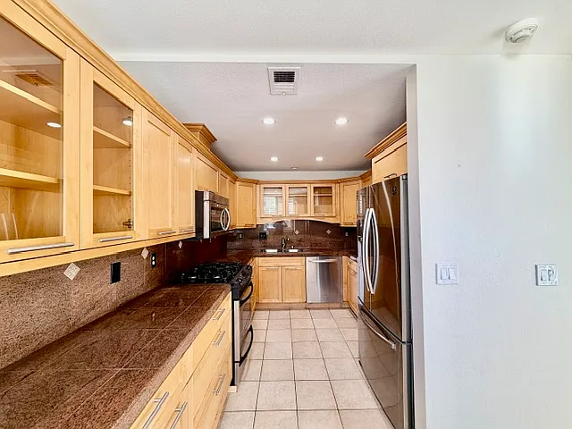 1242 Berkeley St #14 — Photo 12