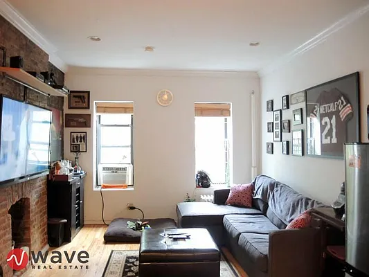 Rented by Wave Real Estate Group | media 37