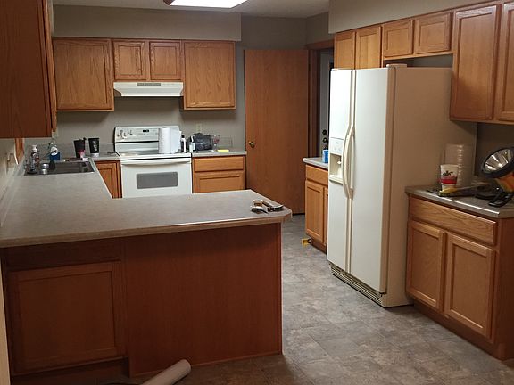 Dinning looking to kitchen