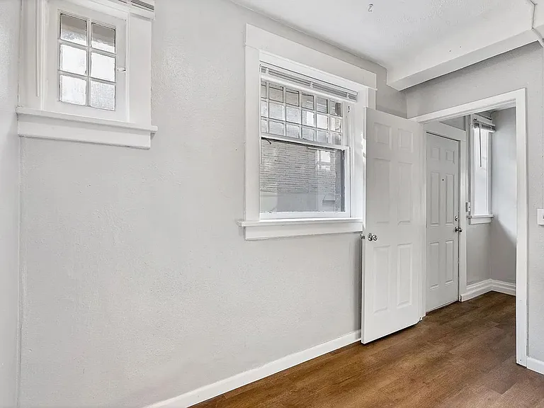 1428 West 10th — Photo 5