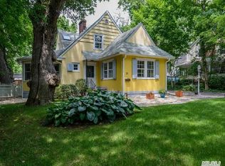 21 Longview Rd, Port Washington, NY 11050