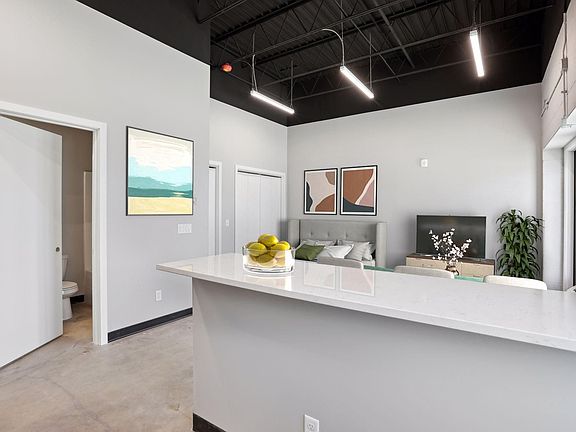 3rd image of 801 9th St SE #202