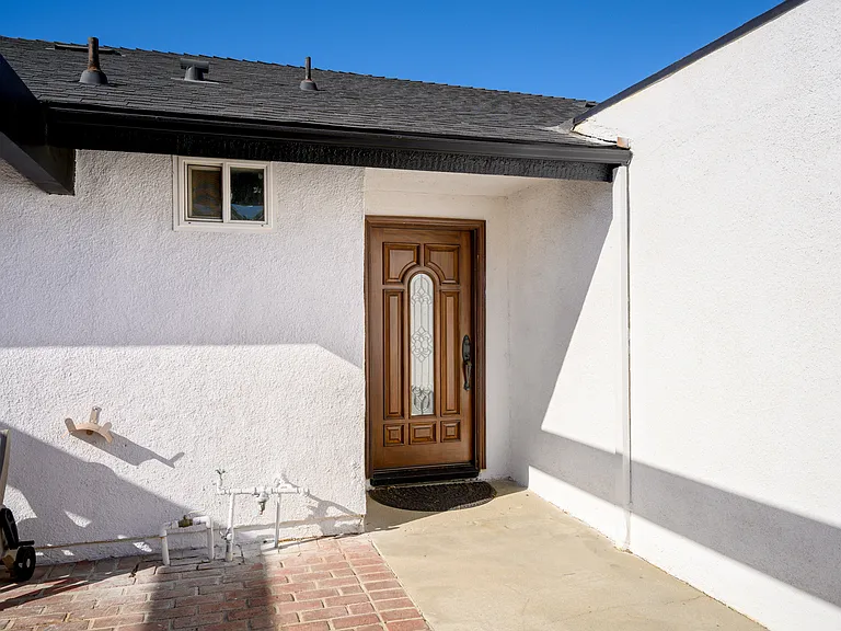 13945 Breger Ave — Photo 3