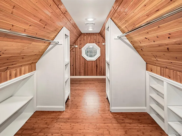 319 Oakland Beach Ave — Photo 20