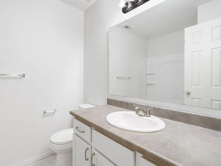 1707 E Walnut Lawn St — Photo 7