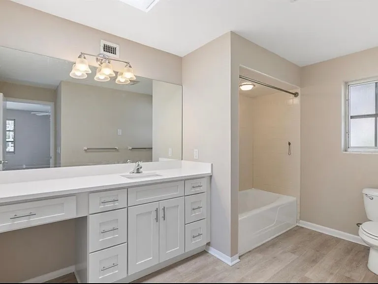 835 Royal Palm Pl — Photo 16