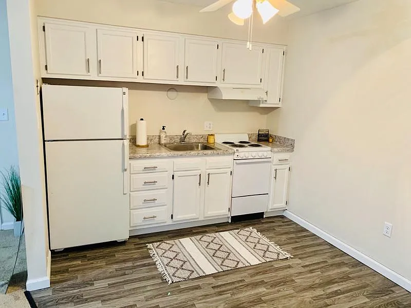2 bed, 900 sqft, $1,195 — Photo 2