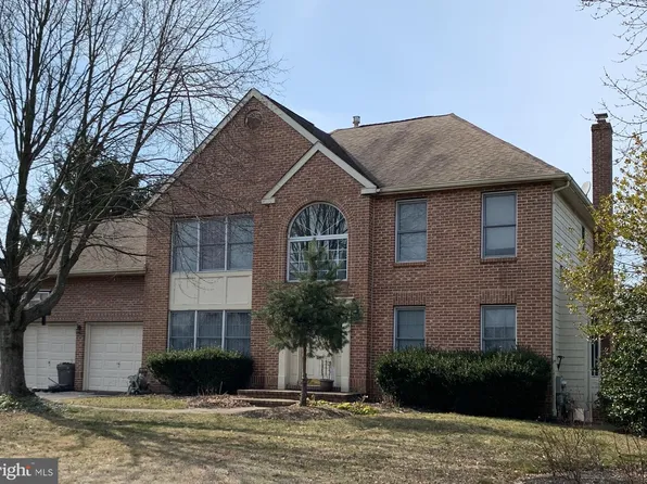 350 Laurel Oaks Dr, Langhorne, PA 19047