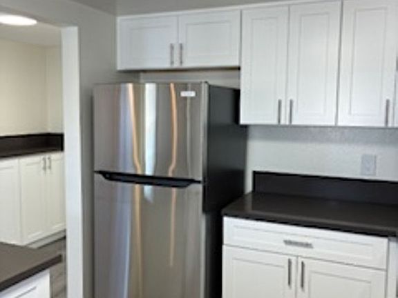 4th image of 2204 E 4th St APT 2