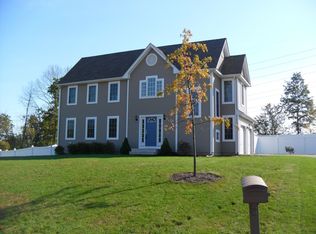 3 Larensen Rdg, Bloomfield, CT 06002