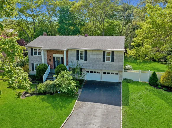 10 Henearly Drive, Miller Place, NY 11764