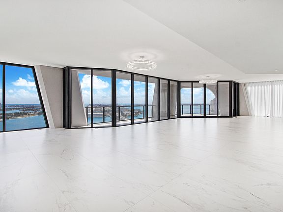 2nd image of 1000 Biscayne Boulevard #2901