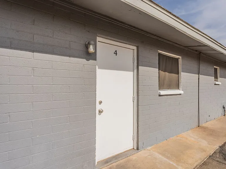2414 W Devonshire Ave — Photo 8