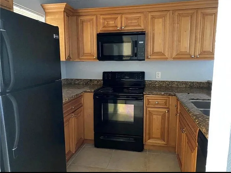 1455 Lake Crystal Dr #H — Photo 3