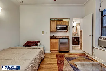 Rented by Barkoff Residential 