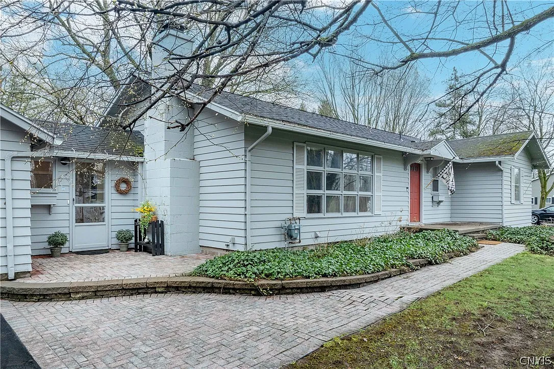3 bed, 2.0 bath, 1768 sqft, $2,450 — Photo 1