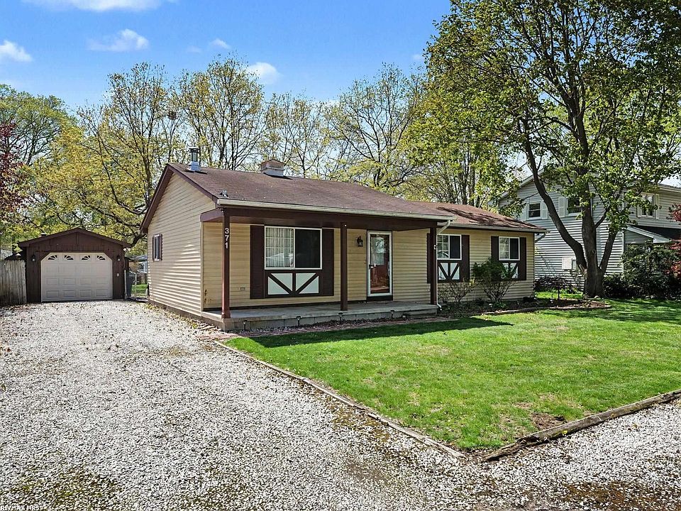 371 Colonial Ln, photo 3
