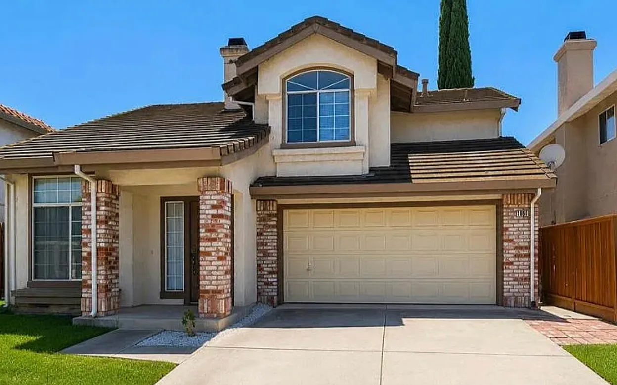 3 bed, 2.5 bath, 1570 sqft, $3,300 — Photo 1