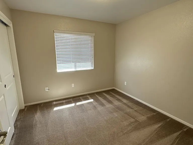 2916-18 N Terrace St #2645-2647 — Photo 9