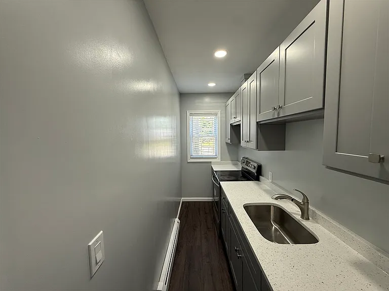 62-64 Lawrence St #62 — Photo 11
