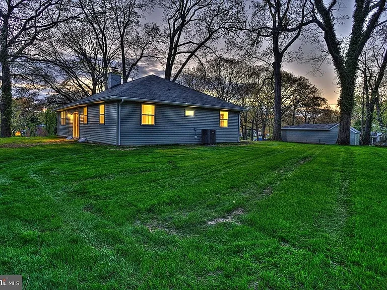 211 Sillery Bay Rd — Photo 44